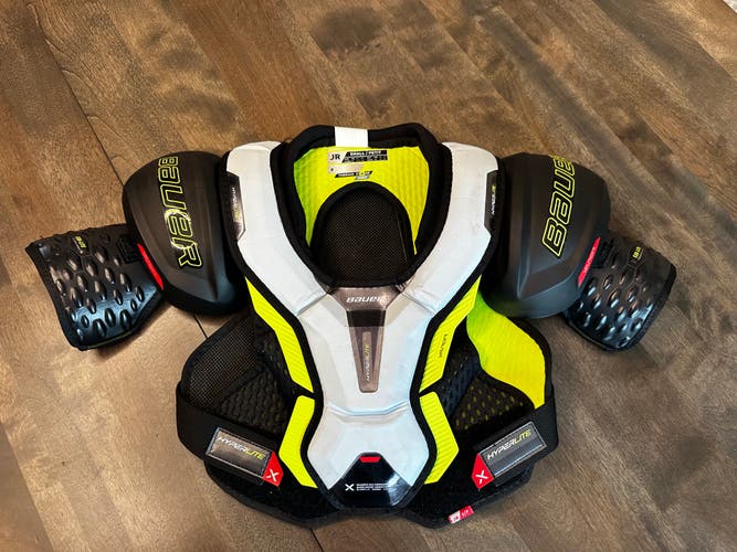 Small Junior Bauer Vapor Hyperlite Shoulder Pads (New)