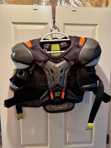 Men's Large Senior CCM Tacks XF Pro Shoulder Pads (Used)