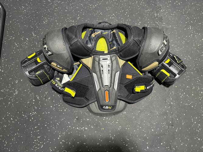 Large Junior CCM Tacks AS-V Pro Shoulder Pads (Used)