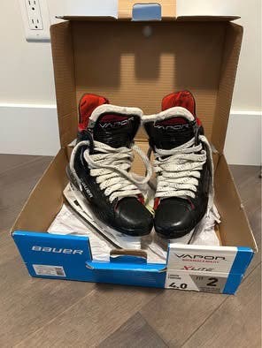 Bauer Vapor X-Lite Hockey Skates Size 4 (Used)