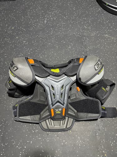 Small Senior CCM XF Pro Shoulder Pads (Used)
