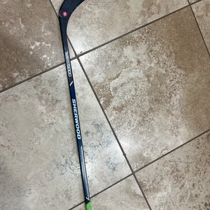 Junior Sher-Wood 5000 Right Handed Hockey Stick 30 Flex (Used)