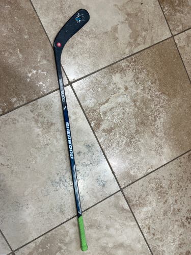 Junior Sher-Wood 5000 Right Handed Hockey Stick 30 Flex (Used)