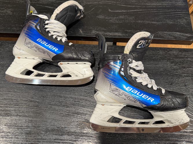 2023 Bauer Vapor Hyperlite 2 Hockey Skates Regular Width Pro Stock 8.5 (Used)