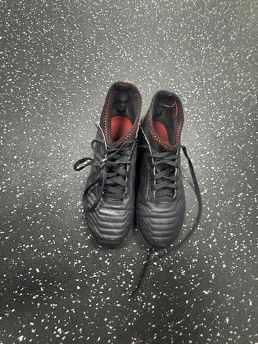 Used Adidas PREDATOR Soccer Indoor Shoes Black Junior 01.5 11849-S000034640