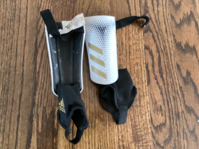 Unisex Small Adidas Shin Guards (Used)