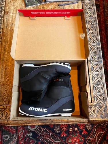 Classic Size 8.5 Atomic Cross Country Ski Boots (New)