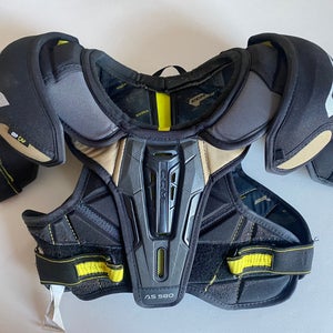 Medium Junior CCM Tacks AS 580 Shoulder Pads (Used)