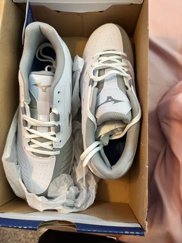 White Women's Size M 7.0 (W 8.0) Mizuno Metal (New)