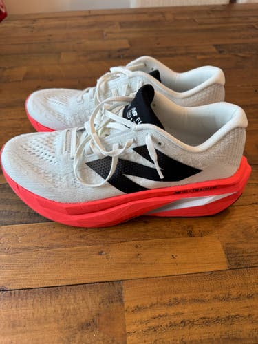 White Men's Size M 10.5 (W 11.5) Adult New Balance FuelCell SuperComp Trainer V3 Shoes (Used)
