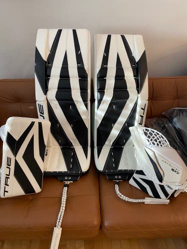 New True Catalyst 9X5 Goalie Full Set 33+2