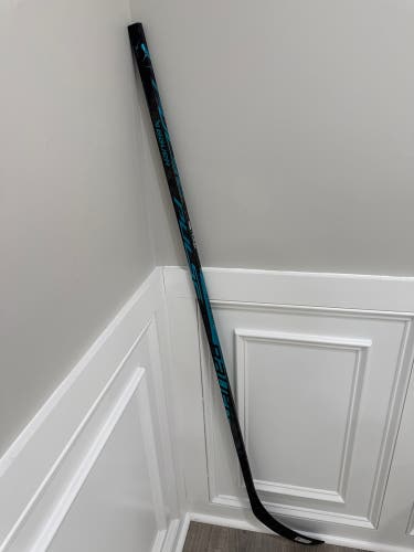 Bauer Pulse Hockey Stick P28 77 Flex (New) right hand