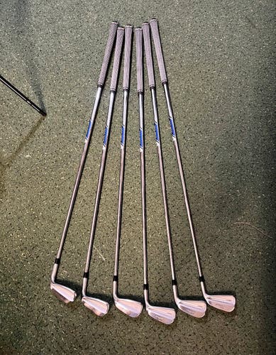 Men's Titleist 2023 T150 Right Handed Iron Set Extra Stiff Flex (Used)