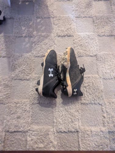 Black Men's 5K (Toddler) Youth Under Armour Low Top Turf Cleats (Used)