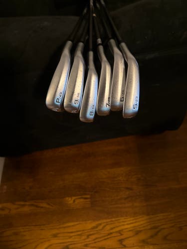 Cleveland Launcher XL Iron Set (5-PW) used