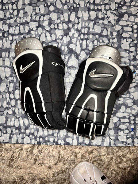 Nike Quest 2 Gloves 12" (Used)