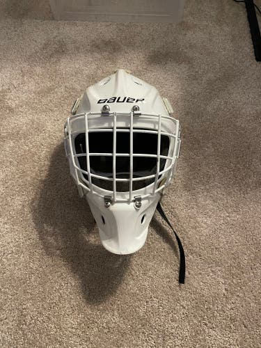 Senior Medium 2022 Bauer 930 Goalie Mask (Used)