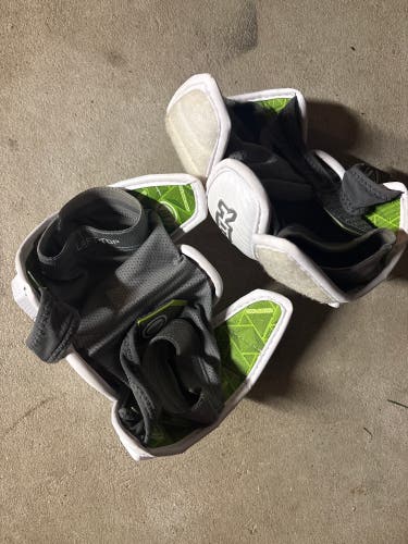 Medium Youth Maverik Max Arm Pads (New)