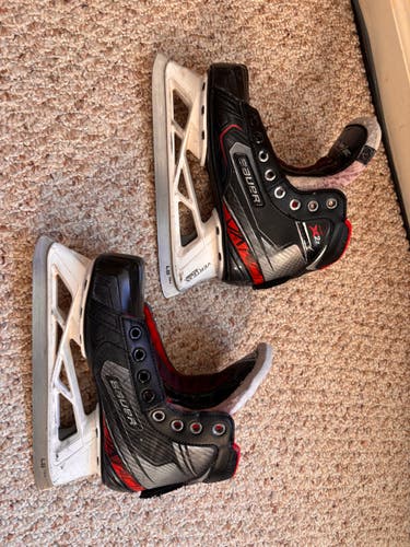 Bauer Vapor X2.7 Hockey Goalie Skates Regular Width Size 4 (Used)