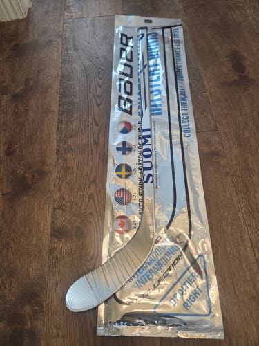 Youth Bauer 2025 International Mystery Mini Finland Right Handed Hockey Stick  (New)