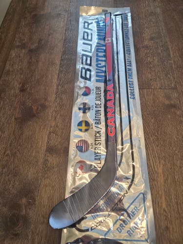 Youth Bauer 2025 Mystery Mini Canada Right Handed Hockey Stick Less Than 30 Flex (New)