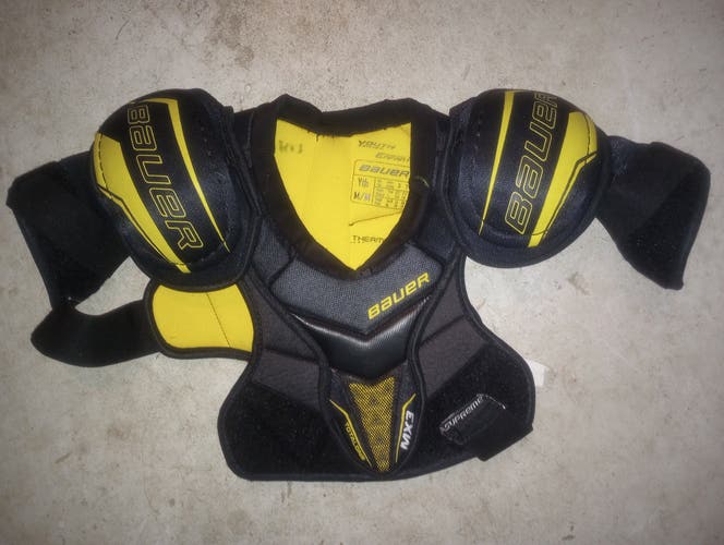 Medium Youth Bauer Supreme TotalOne MX3 Shoulder Pads (Used)