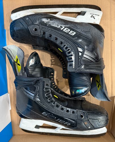 2023 MyBauer Custom Vapor Hyperlite 2 Hockey Skates Regular Width 8.5 (Used)