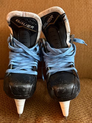 Bauer Supreme M40 Hockey Skates Regular Width Size 5 (Used)