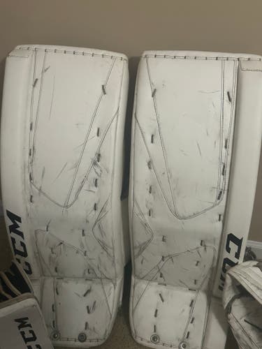 33" CCM Extreme Flex 4.9 Goalie Full Set (Used)