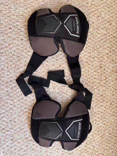 Bauer GSX Goalie Knee Guards - Junior (Used)