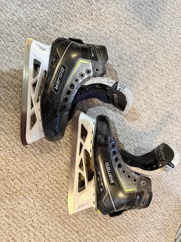 Bauer Elite Hockey Goalie Skates Regular Width Size 5 (Used)