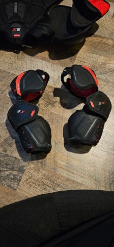 Intermediate Medium Bauer Vapor 3X Elbow Pads (Used)