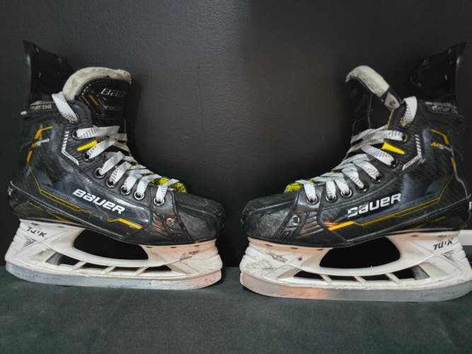 Bauer Supreme M5 Pro Hockey Skates Regular Width Size 2 (Used)