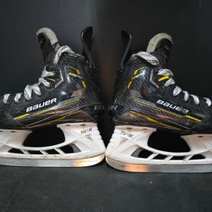 Bauer Supreme M5 Pro Hockey Skates Regular Width Size 1.5 (Used)