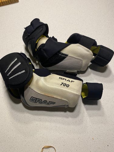 Senior Large Graf 700 Elbow Pads (Used)