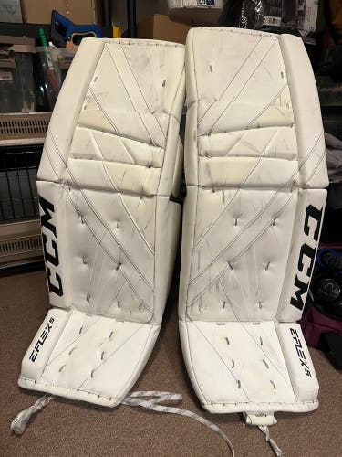 35" CCM EFlex 5 Goalie Leg Pads (Used)