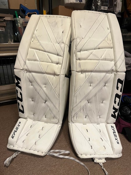 35" CCM EFlex 5 Goalie Leg Pads (Used)