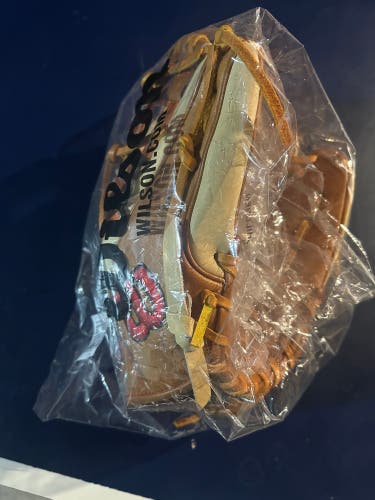 2025 Wilson A2000 RH Infield Baseball Glove 11.5" (New)