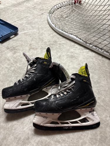 2022 Bauer Supreme M4 Hockey Skates Wide Width 7.5 (Used)