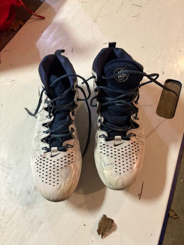 White Men's Size M 13.5 (W 14.5) Adult Nike Huarache Mid Top Turf Cleats (Used)