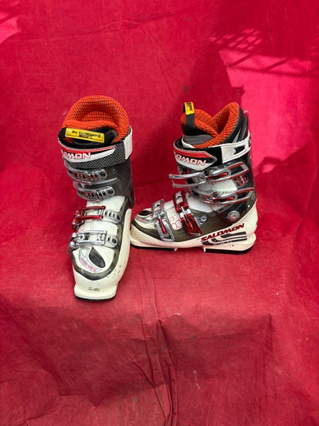 Ski Boots: Mondo 23 & 23.5 Women's Salomon Ski Boots (Used)