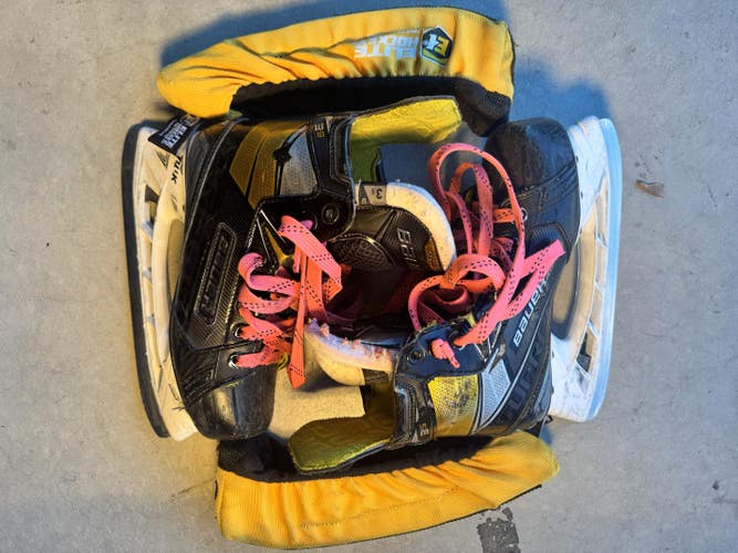 2021 Bauer Supreme 3S Hockey Skates Regular Width Size 3.5 (Used)