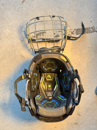Medium Bauer Re-Akt 155 Helmet (Used)