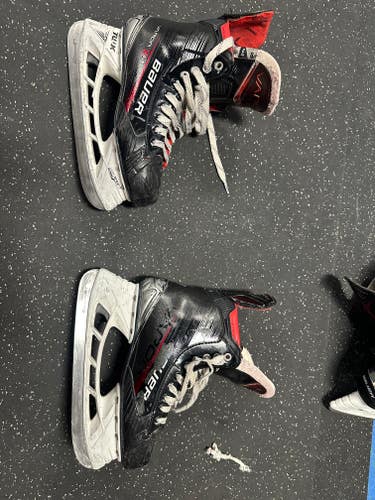 2023 Bauer Vapor X4 Hockey Skates Regular Width 8 (Used)