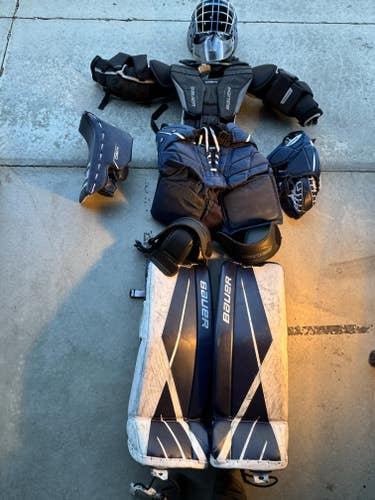 FULL SET OF GOALIE GEAR 29" 2023 Bauer Goalie Leg Pads (Used)