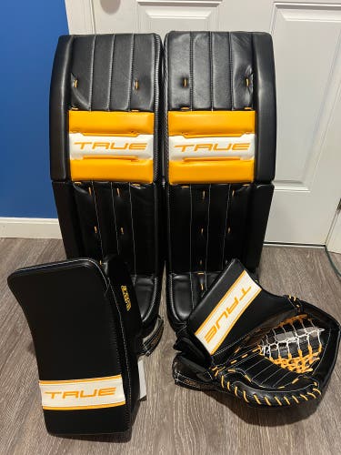 34" 2025 True Catalyst 7X-L87 Regular Goalie Full Set (New)