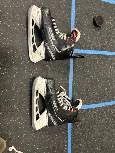 2023 Bauer Vapor X3.5 Hockey Skates Regular Width 7 (Used)