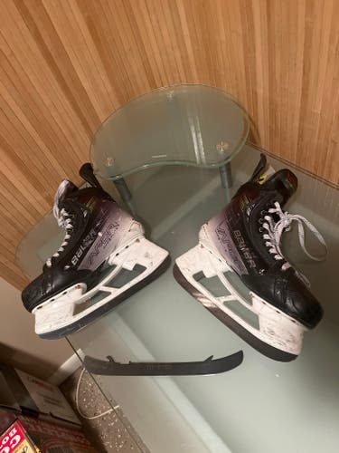 Bauer Vapor Hyperlite 2 Hockey Skates Size 5.5 Fit 3(Used)