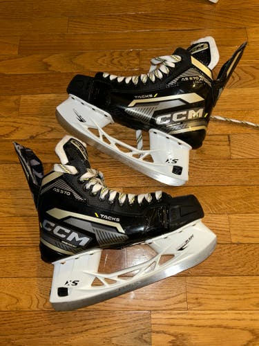 CCM Tacks AS-570 Hockey Skates Regular Width 9 (Used)