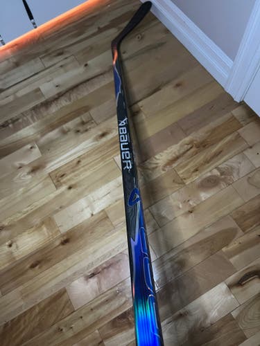 Intermediate Bauer Vapor FlyLite Right Handed Hockey Stick P92 65 Flex (New)
